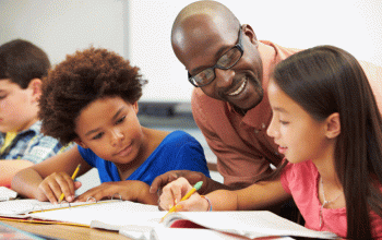 shutterstock_male-teacher-classroom-primary-students-1024x683